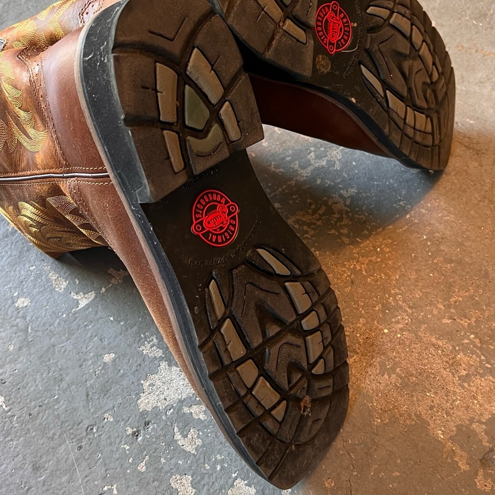 Justin Boots Mens Work-boots.   Steel toe, 11.5, brown, 11” tall work boots.